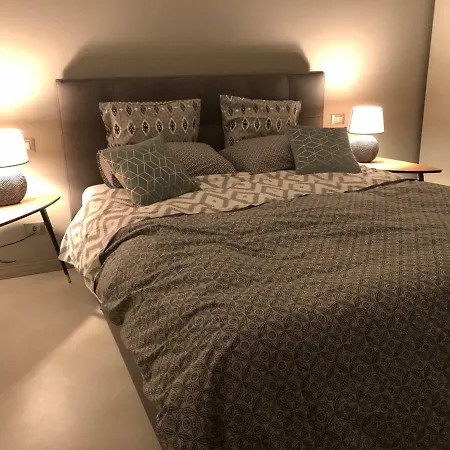 90m² 3 Slaapkamer, 2 Privé Badkamer In Centrum Appartement Padua