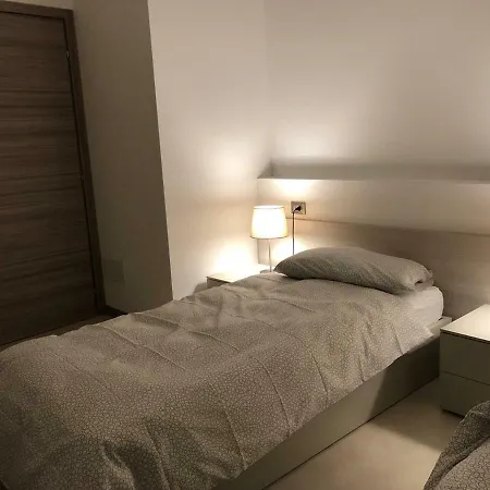 90m² 3 Slaapkamer, 2 Privé Badkamer In Centrum Appartement