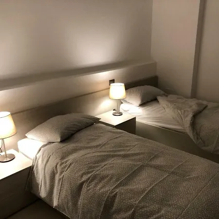 90m² 3 Slaapkamer, 2 Privé Badkamer In Centrum Appartement