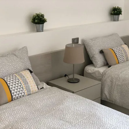 90m² 3 Slaapkamer, 2 Privé Badkamer In Centrum Appartement *