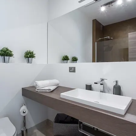 90m² 3 Slaapkamer, 2 Privé Badkamer In Centrum
