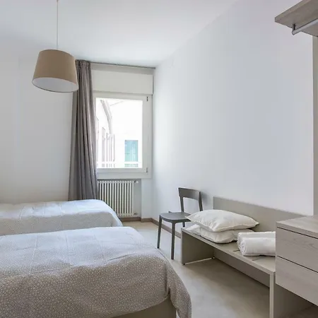 90m² 3 Slaapkamer, 2 Privé Badkamer In Centrum
