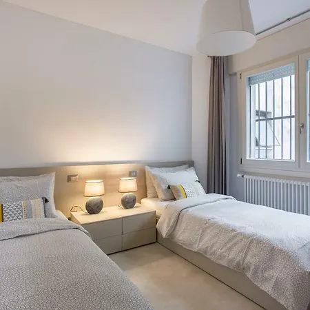 90m² 3 Slaapkamer, 2 Privé Badkamer In Centrum Appartement *