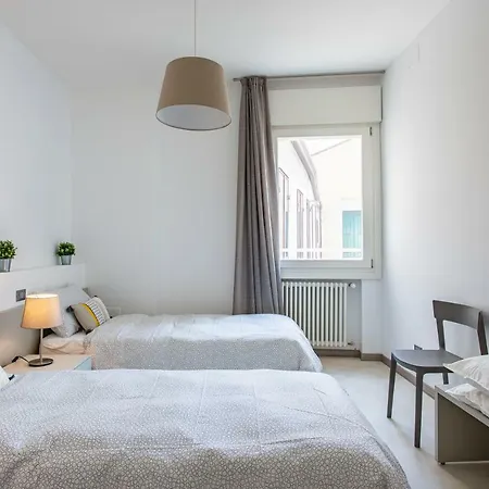 90m² 3 Slaapkamer, 2 Privé Badkamer In Centrum *